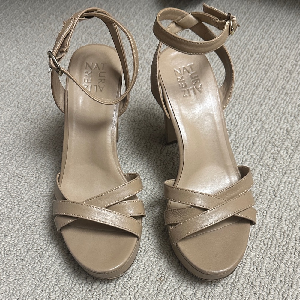 Naturalizer tan strapping heels. Sz 8.5